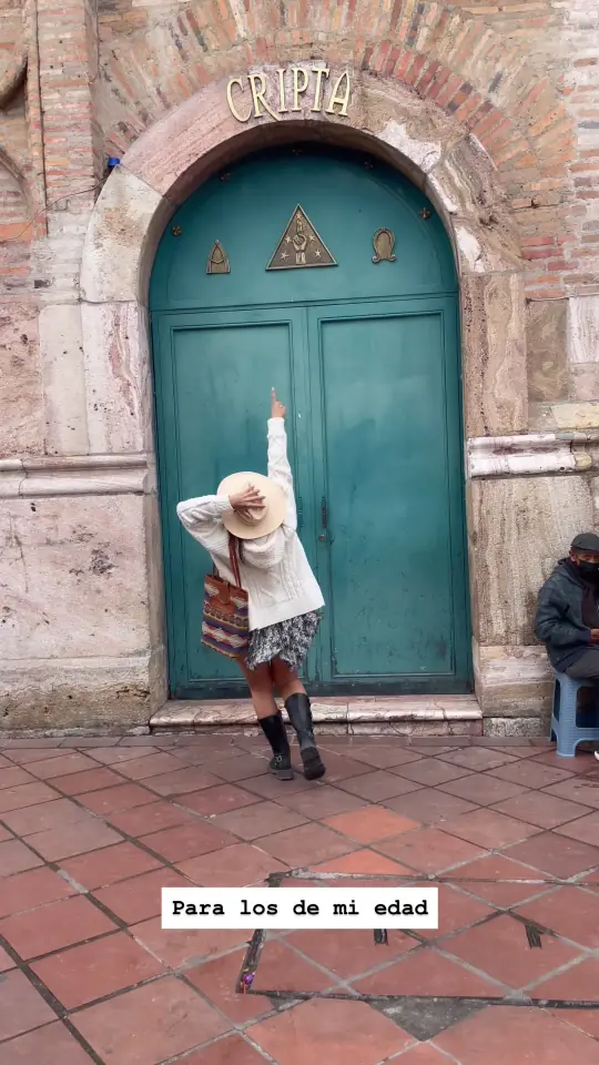 Video cover: a woman at a green colonial door under a sign reading Cripta